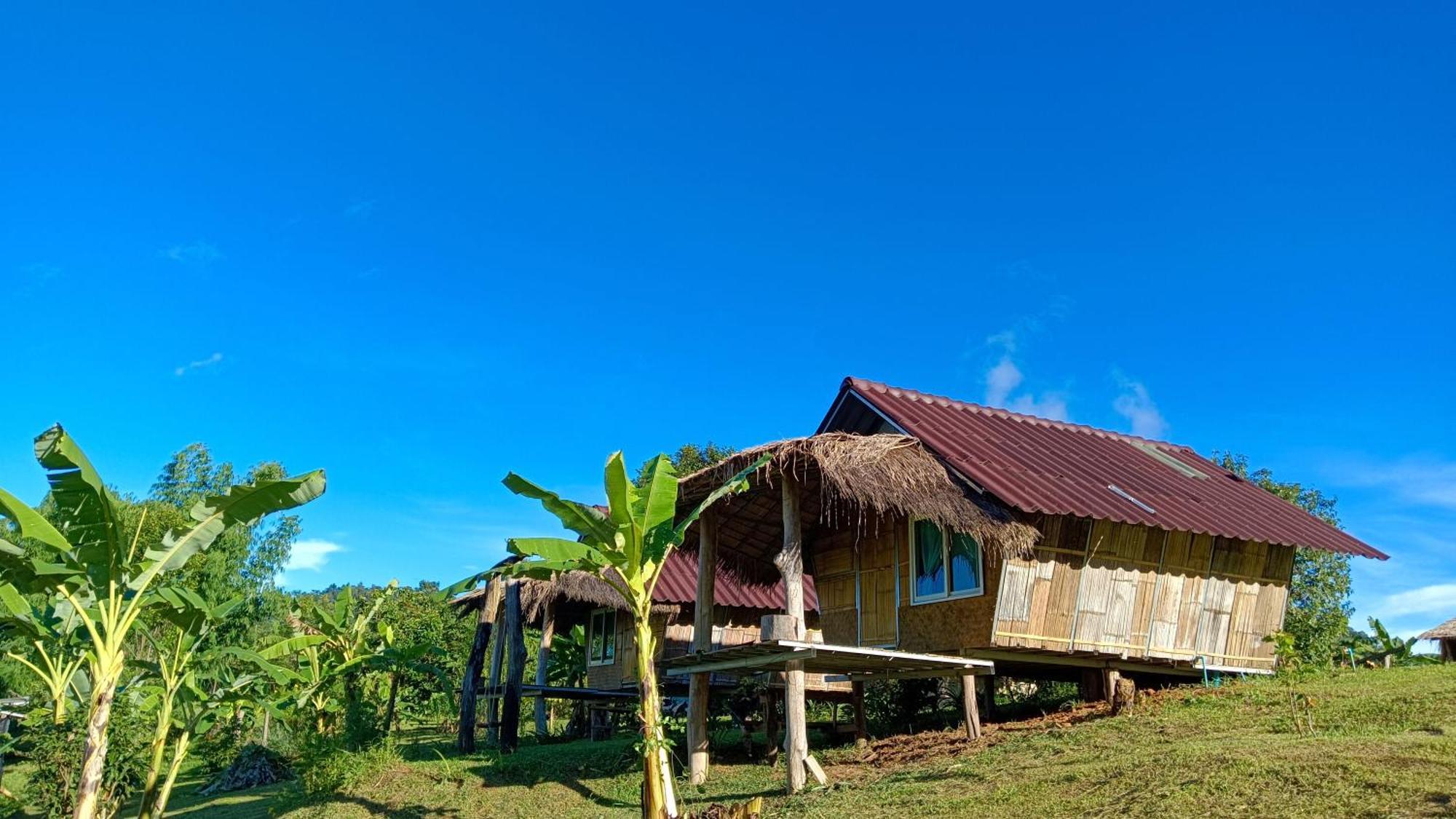 ไร่นิธิสุนทร Nithisoonthon Farmstay Мэхонгсон Экстерьер фото