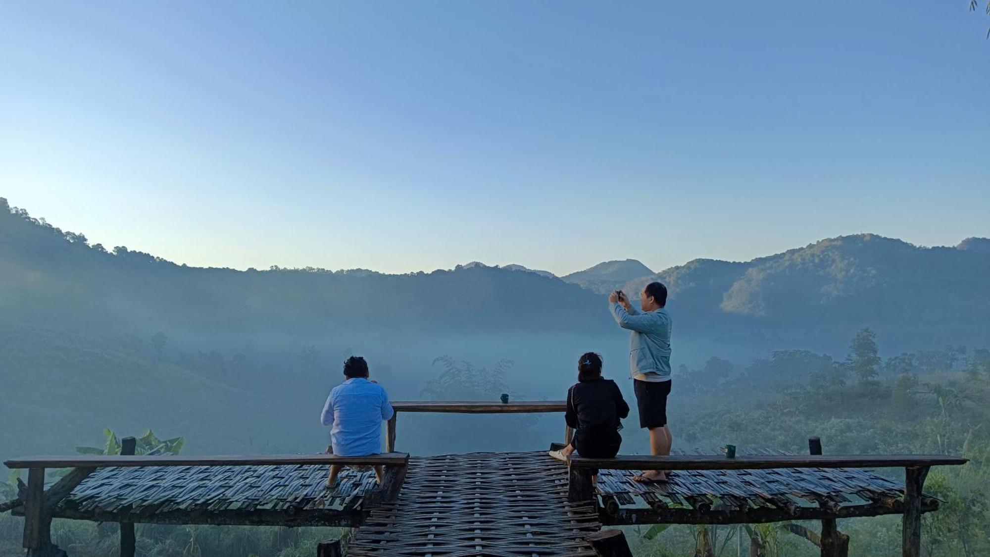 ไร่นิธิสุนทร Nithisoonthon Farmstay Мэхонгсон Экстерьер фото