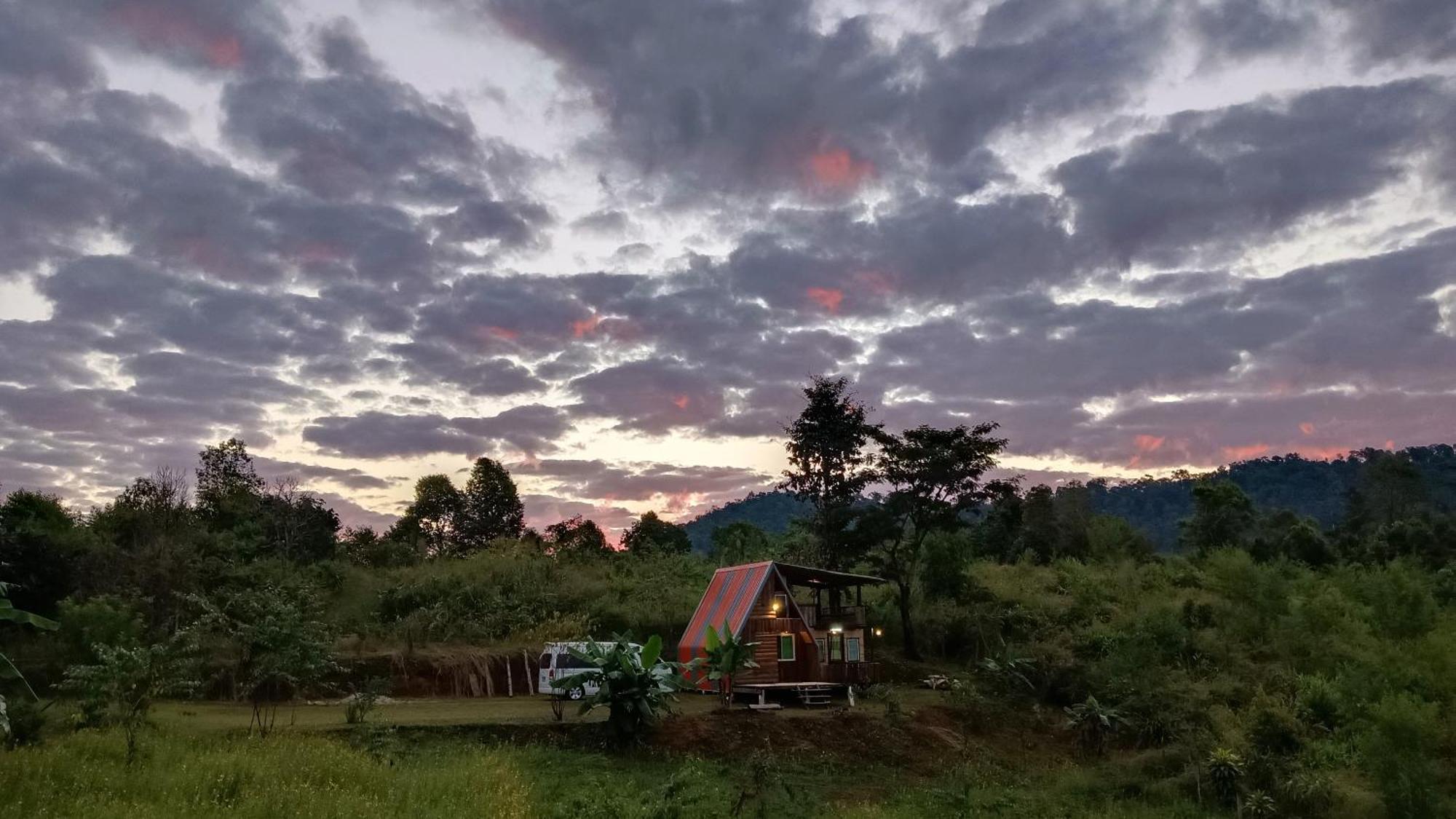 ไร่นิธิสุนทร Nithisoonthon Farmstay Мэхонгсон Экстерьер фото