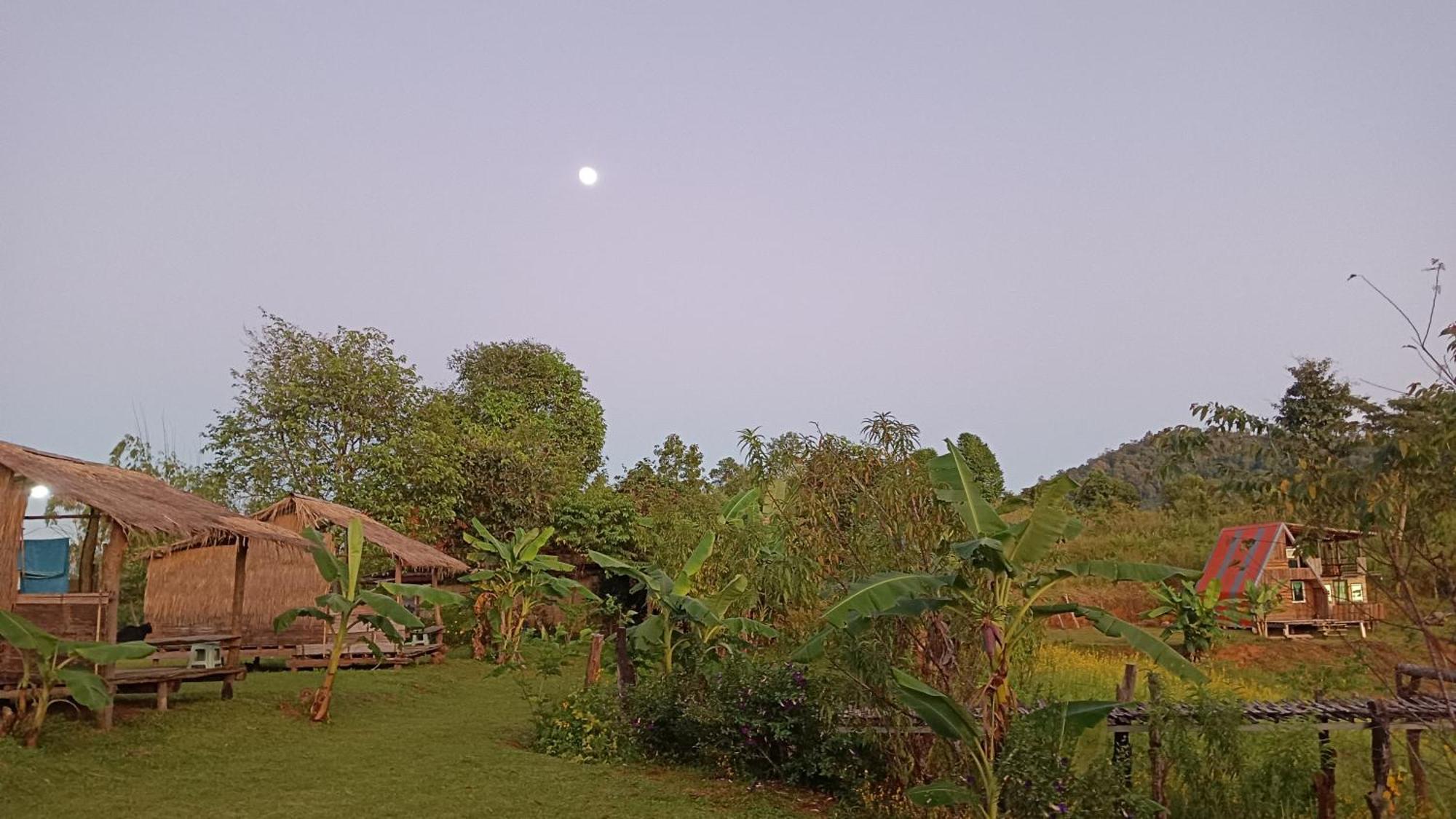ไร่นิธิสุนทร Nithisoonthon Farmstay Мэхонгсон Экстерьер фото