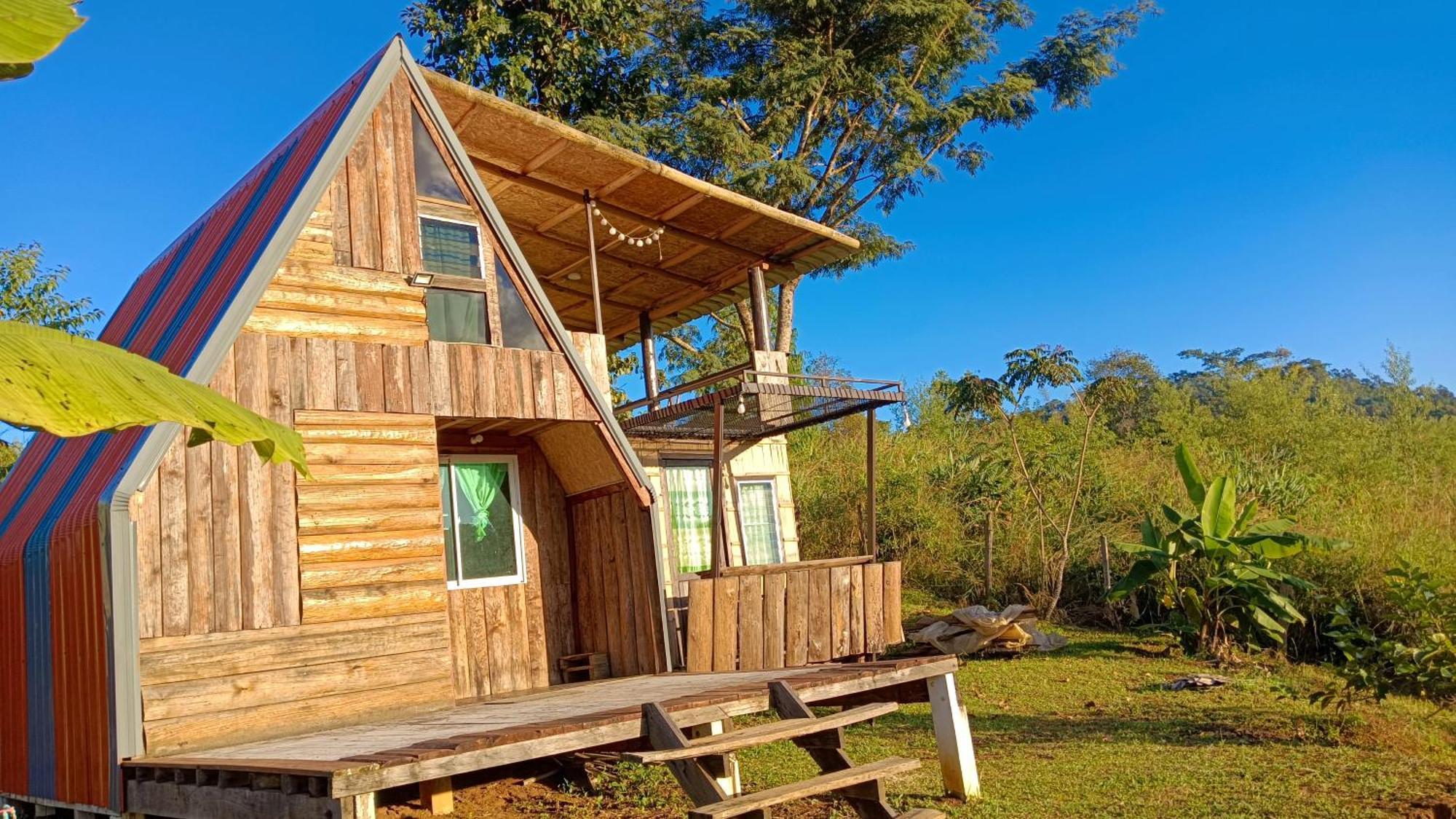 ไร่นิธิสุนทร Nithisoonthon Farmstay Мэхонгсон Экстерьер фото